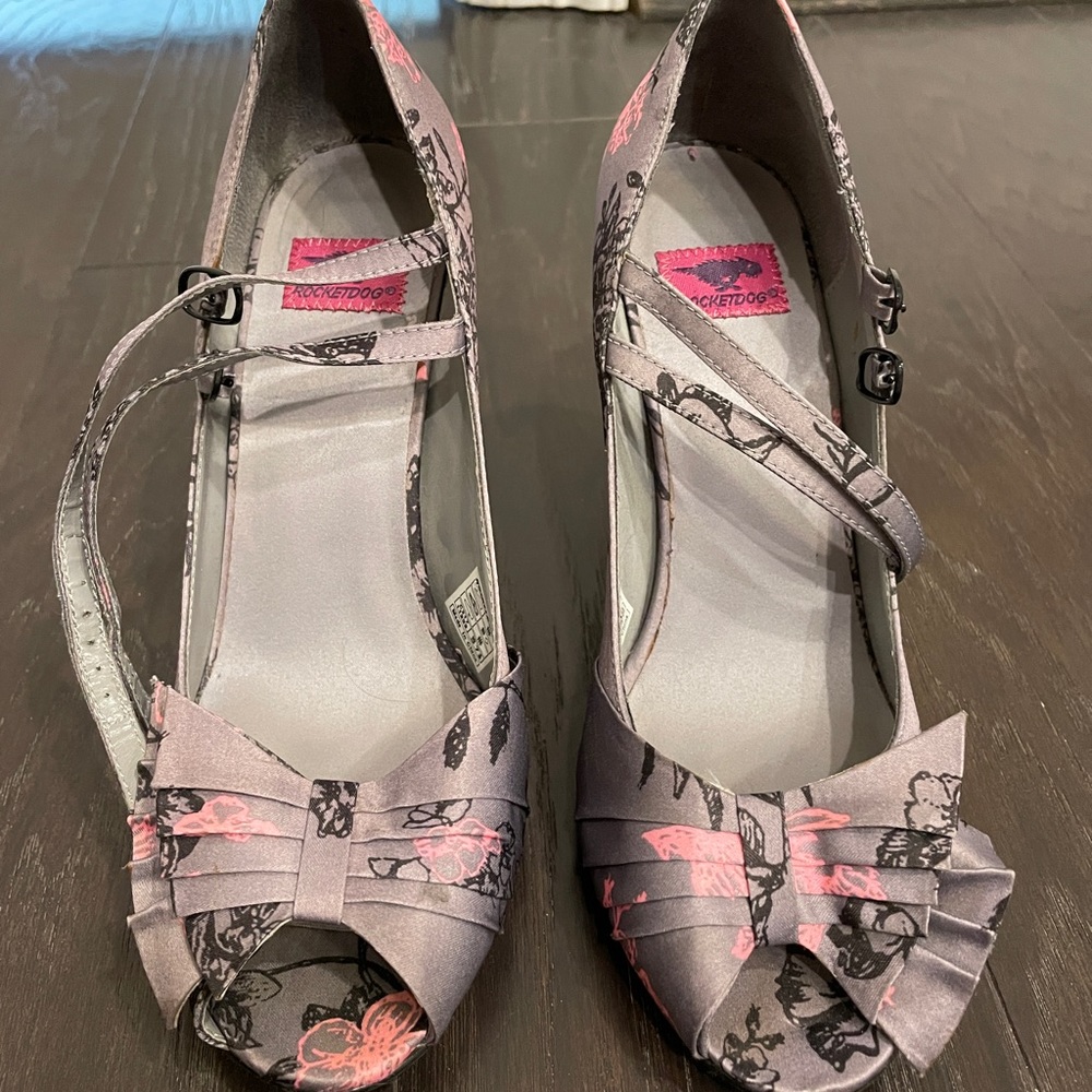 Rocketdog Floral Satin Heels size 7.5 Gray and Pink with straps